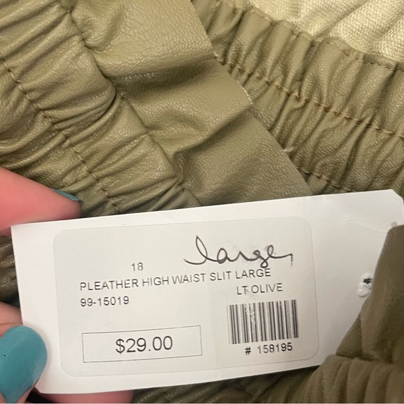 🫒NWT We love Bella Pleather High Waist Shorts🫒 - Picture 6 of 6